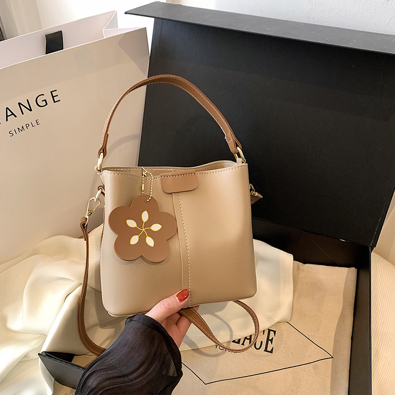 跨境高级质感小包包女包2023新款潮斜挎包爆款手提包水桶包小方包