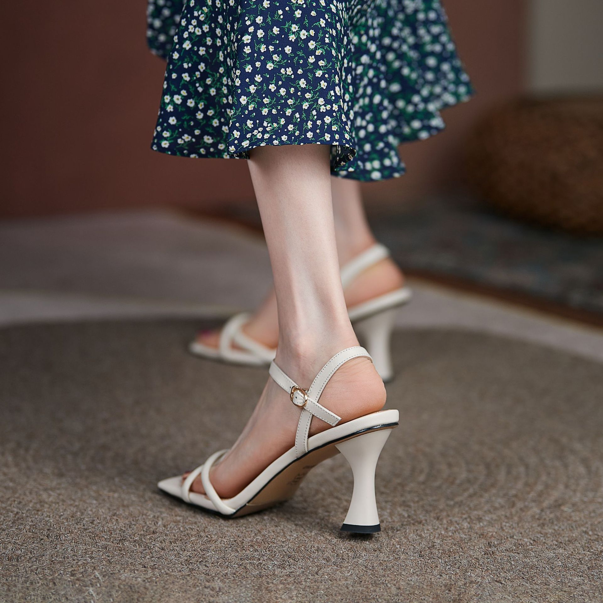 一字扣凉鞋女方头简约交叉带2021夏季新款时尚仙女风高跟鞋女细跟