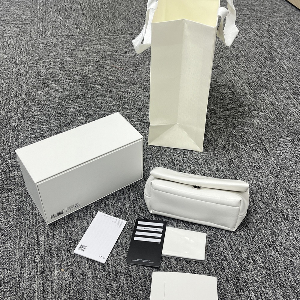 单拍不发货 2024新款白色 gm镜盒 太阳镜盒 眼镜盒 云朵包-阿里巴巴