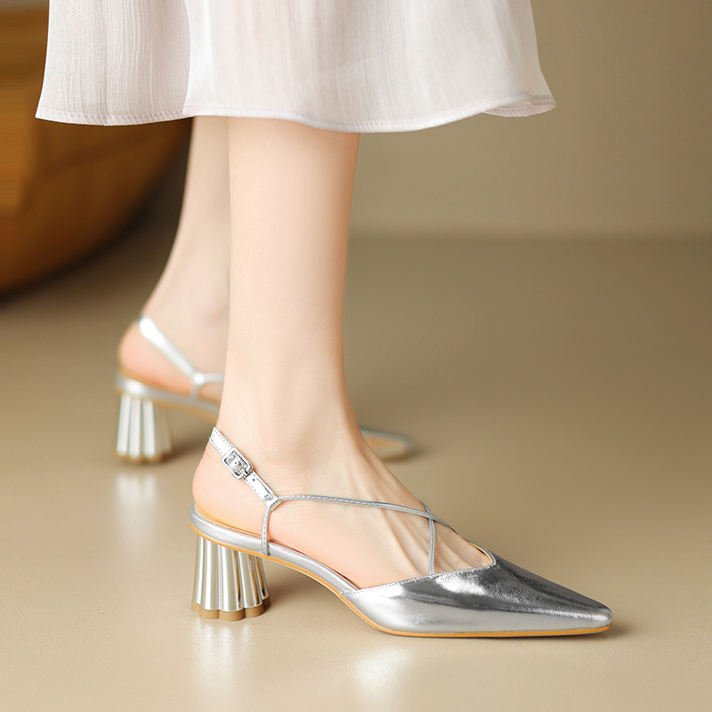 银色包头凉鞋女法式尖头交叉带后空中跟单鞋夏季粗跟一字带高跟鞋