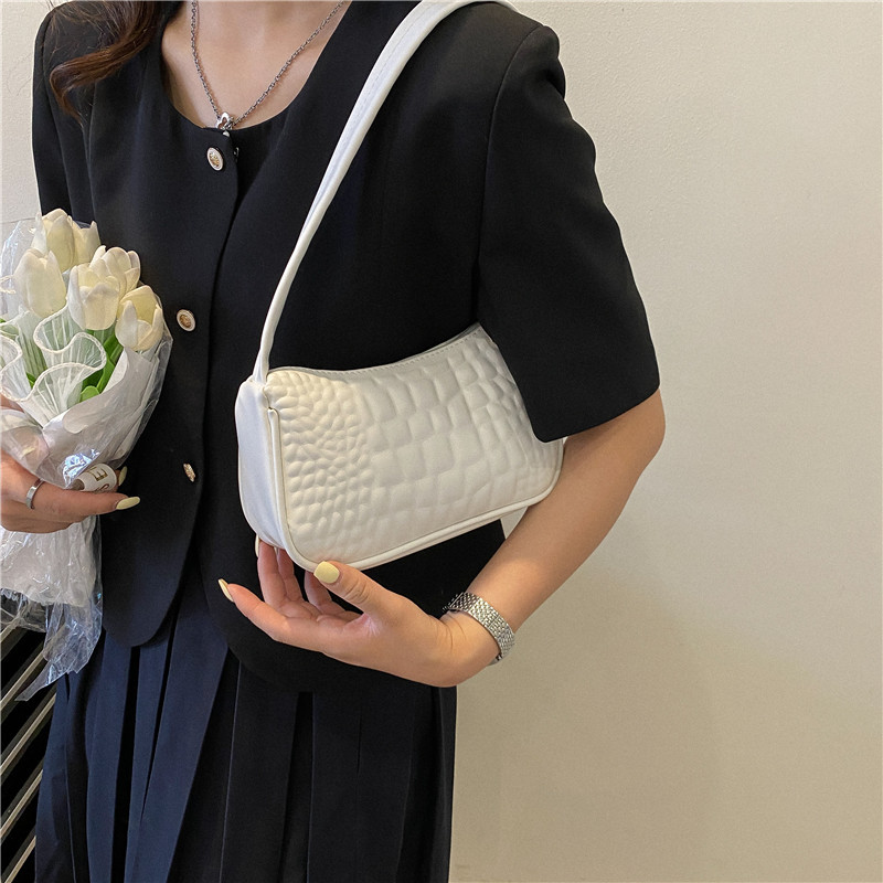 New 2022 Summer Casual Crocodile Pattern Shoulder Underarm Bag Fashion All-Match Simple Portable Coin Purse Bag Wholesale