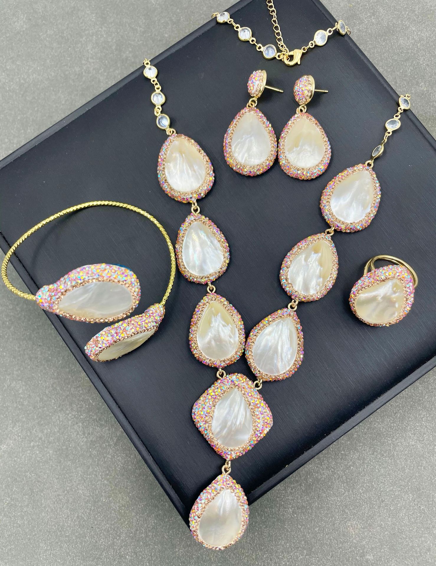 贝壳彩钻锆石套装 淡水珍珠贝壳 精美高档纯手工镶嵌捷克钻四件套