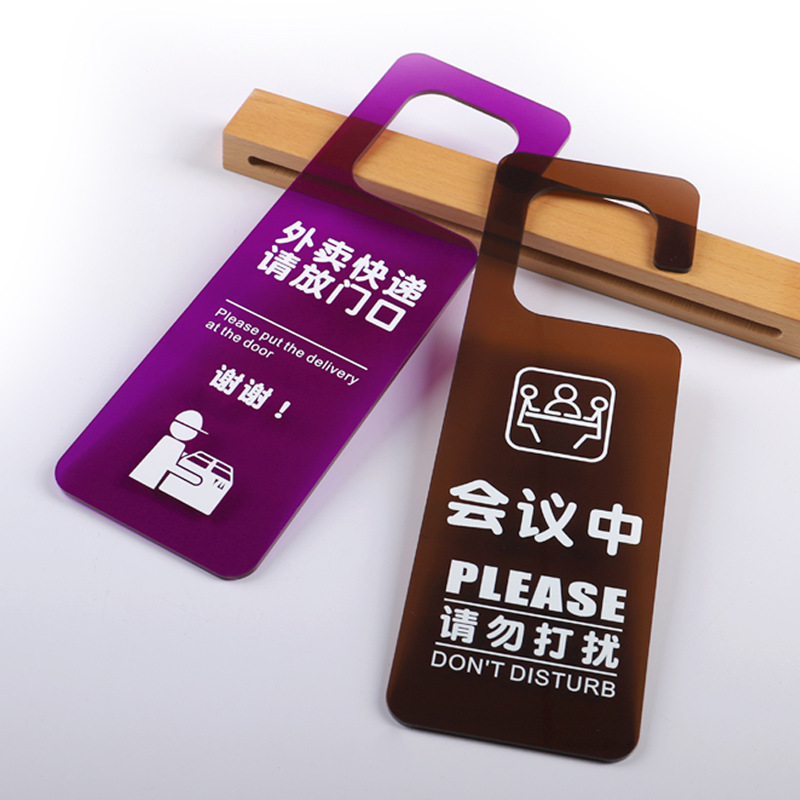 for Express Delivery, Please Put the Door Sign to Pick up the Goods. in the Notice Board Meeting, the Door Sign Hanging Door Door Handle Is Listed.