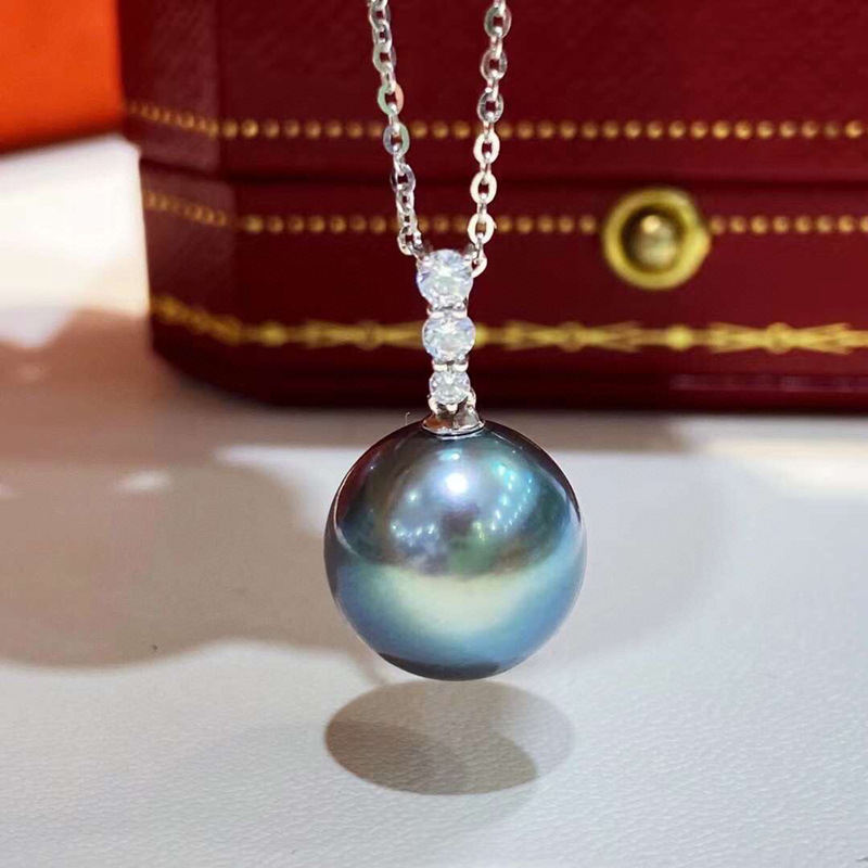 18k金镶嵌天然大溪地海水黑珍珠吊坠 正圆微瑕 送银链 气质简约款