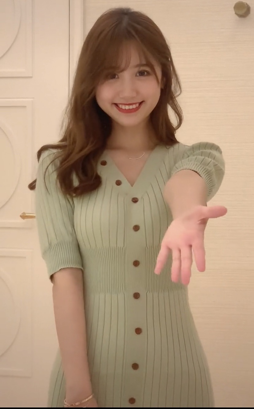 【黛珊】2022抖音网红小莎子微胖收腰v领罗纹单排扣修身针织裙女