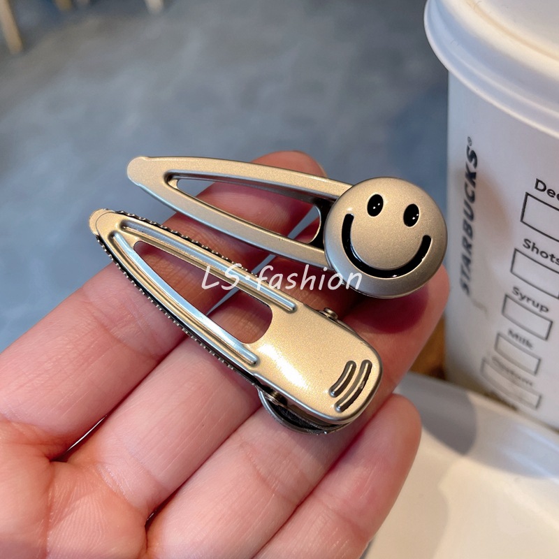 High-Grade Silver Gray Metal Smiling Face Barrettes Exquisite Bang Clip Small Hairpin Forehead Cropped Hair Clip Barrettes Side Clip Hair Accessories