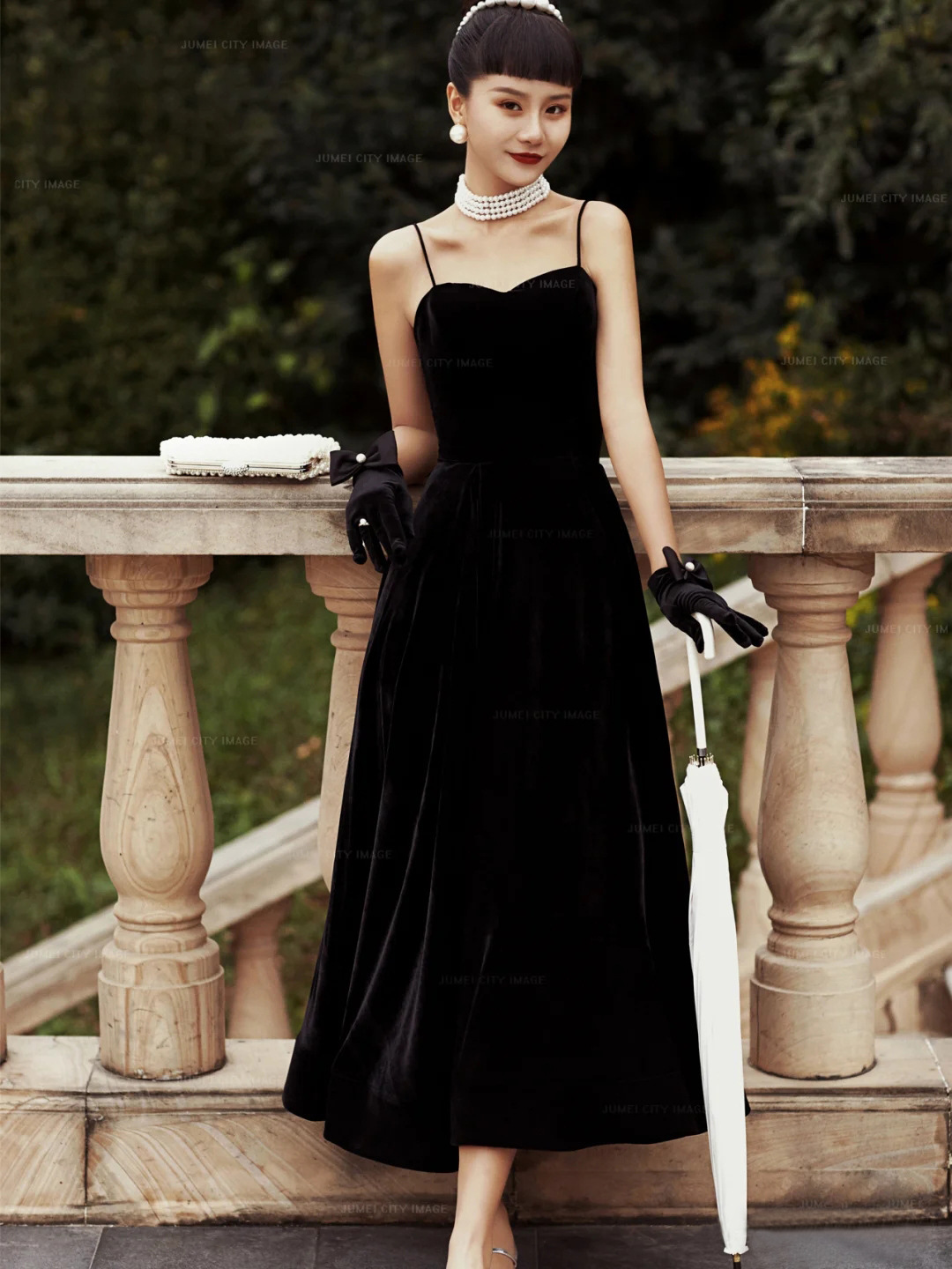 影楼2022新款修身复古赫本黑色晚礼服中长款情侣主题婚纱摄影服装