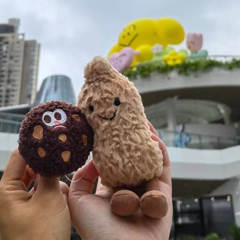 小红书抖音英国little花生玩偶可爱好事小花生公仔摆件毛绒玩具