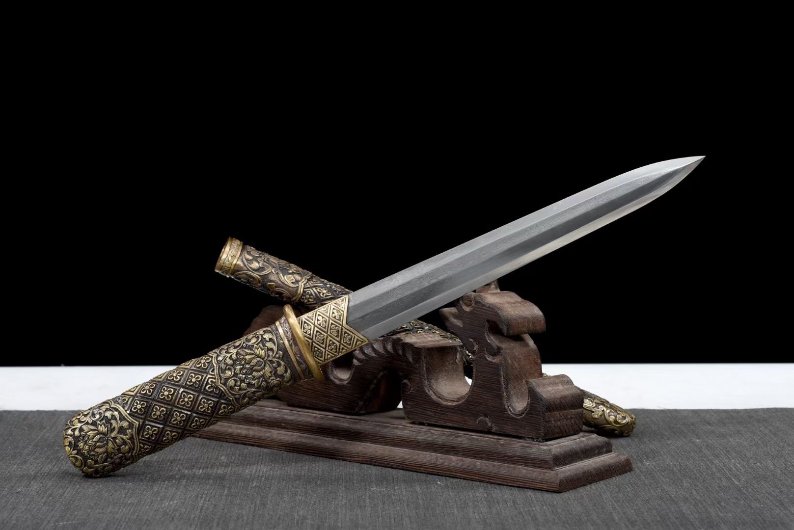 龙泉市刀剑复古辟邪 百炼钢锻打 黄铜雕刻一体短剑冷兵器未开刃