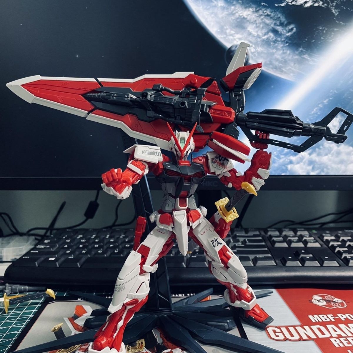 大班模型mg1:100高达敢达拼装模型红异端改变形大剑支架贴纸双剑