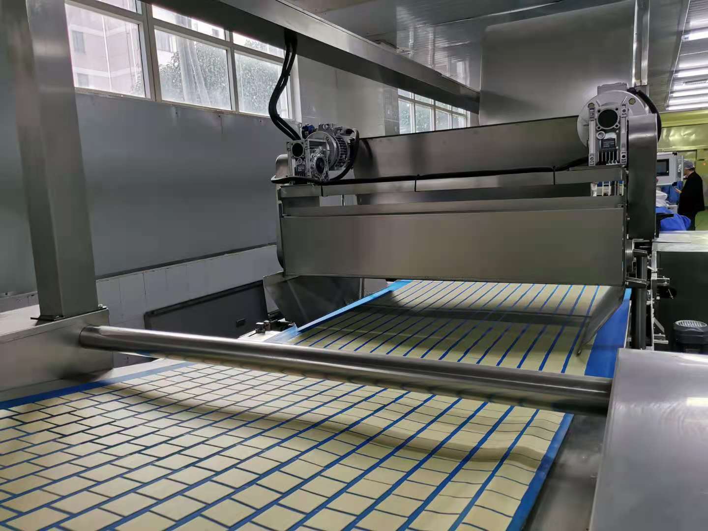 全自动烘焙薯片生产流水线 口感好品质优 投资必备 智能化