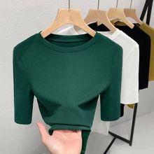 高级感绿色中袖T恤女新款圆领五分袖打底衫春秋款修身七分袖上衣