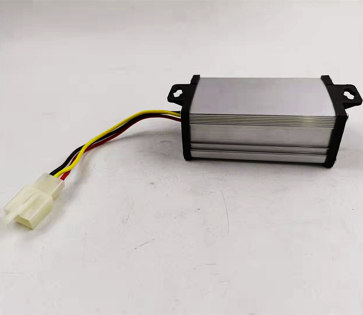 图片展示:电动车转换器,36v-72v转12v转换器.