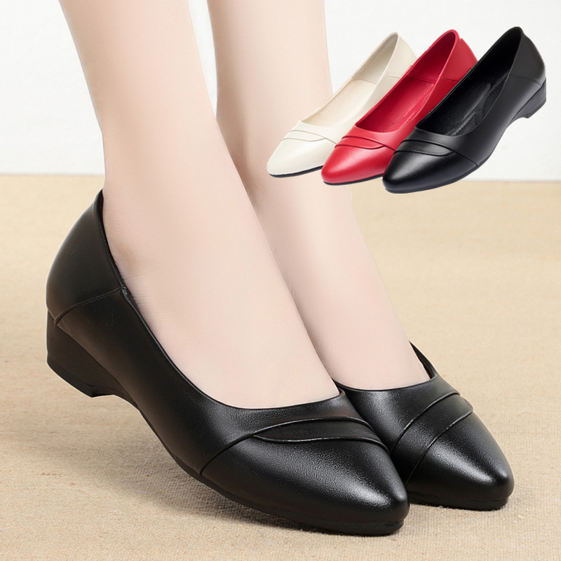 平底单鞋女闰月新款软皮浅口软皮妈妈鞋红色春秋皮鞋粗跟大码女鞋