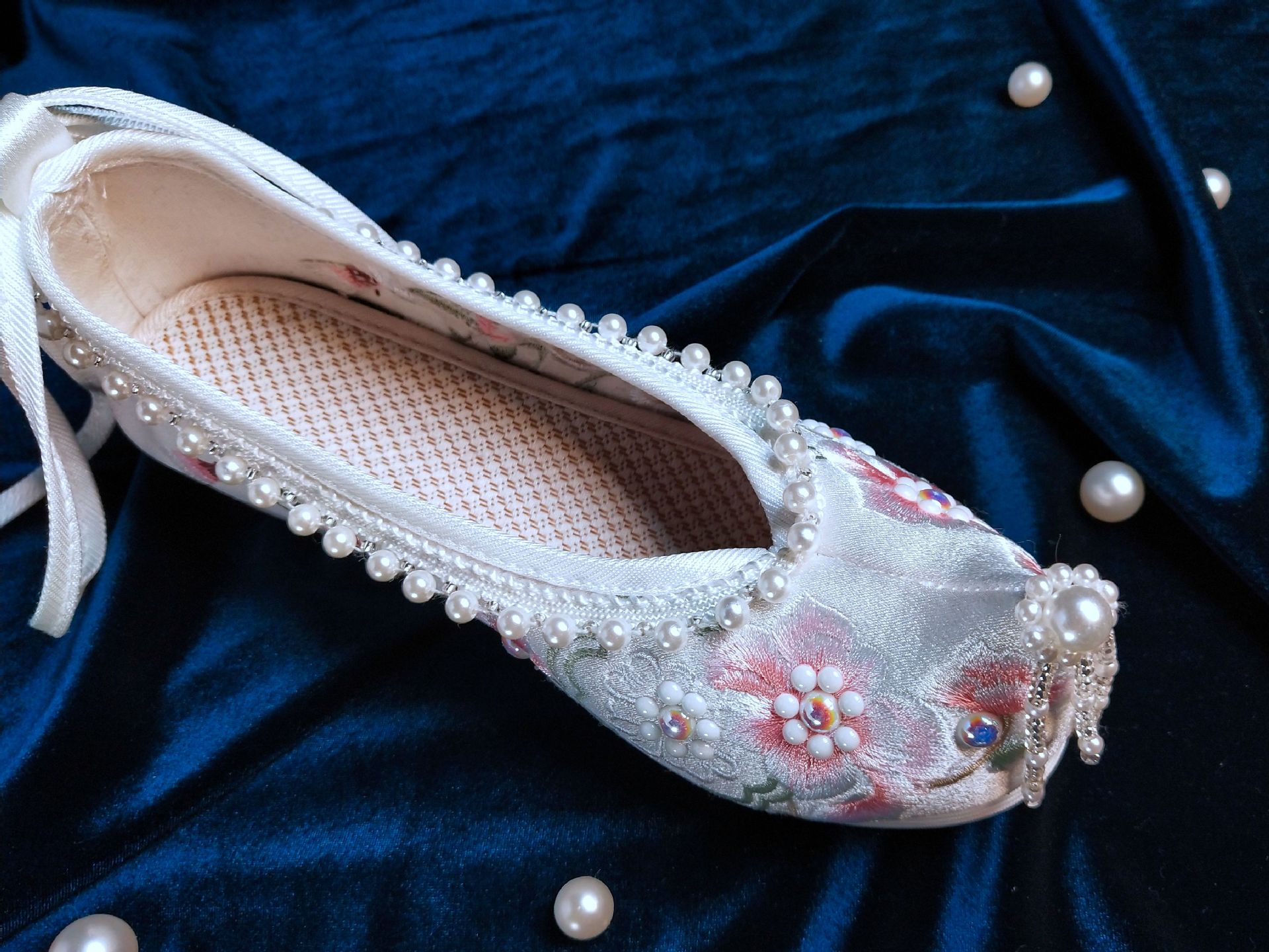 新款明制汉服鞋串珠弓鞋中式婚鞋秀禾鞋内增高配古装绣花鞋布鞋女