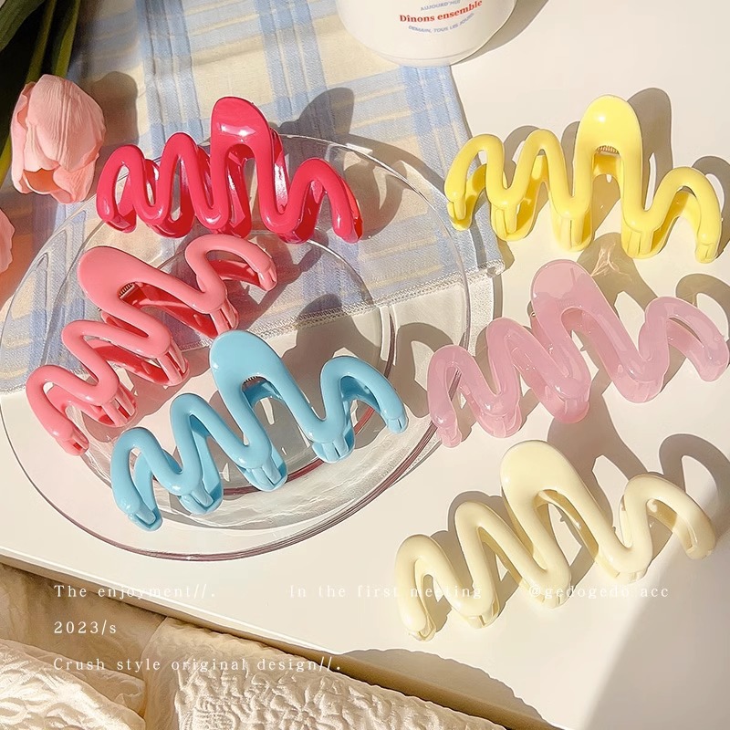 Cream Color Niche Design Wave Dopamine Grip Back Head Hair Claw Hair Clip Shark Clip Hair Accessories