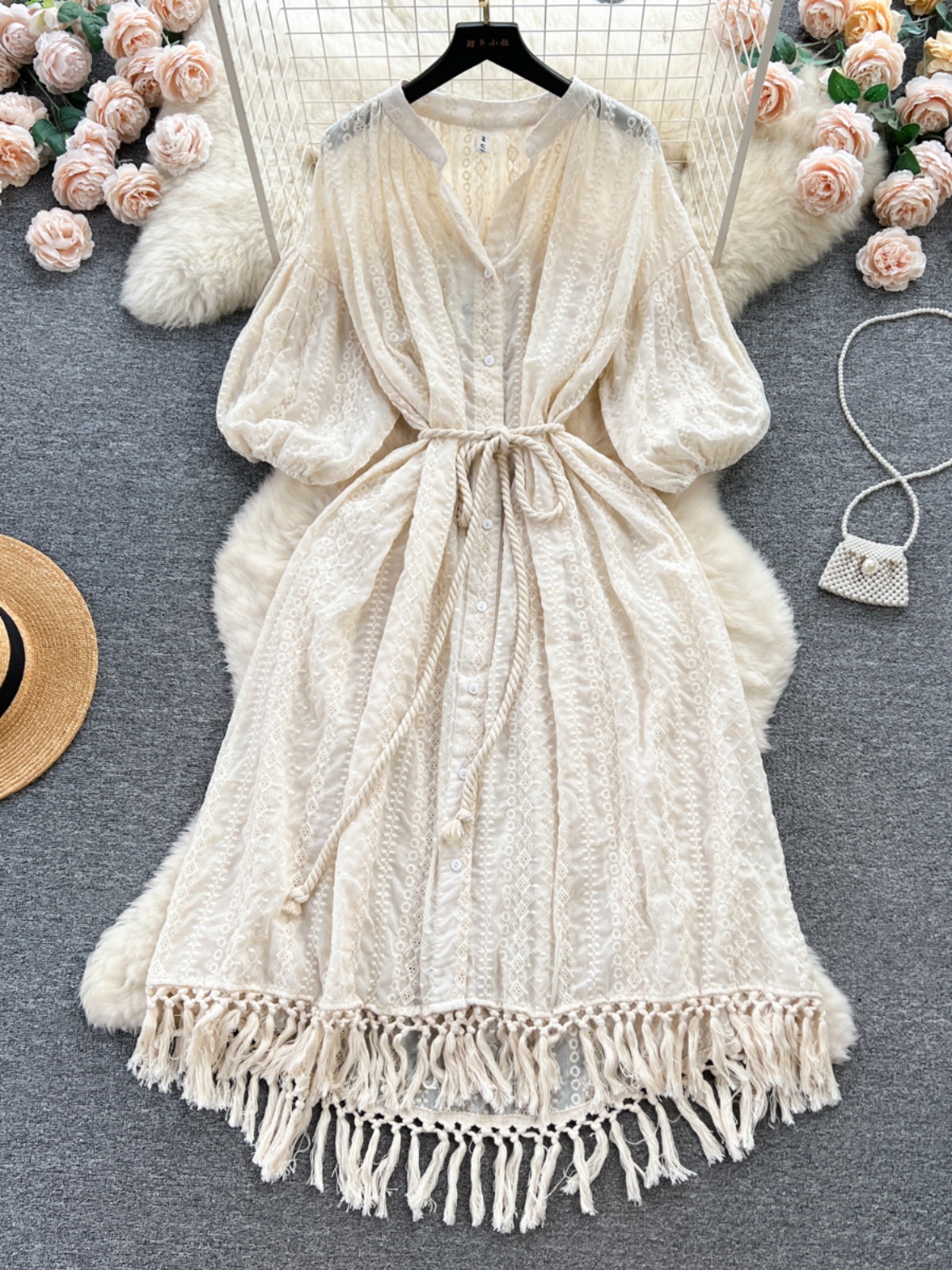 波西米亚度假风v领灯笼袖连衣裙女装系带收腰慵懒风刺绣流苏裙子