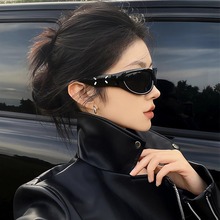 感墨镜女时髦辣妹风2024年新款窄框骑行眼镜开车太阳镜凹造型