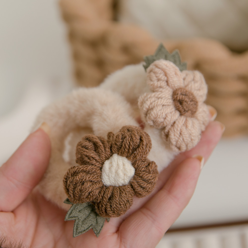 Sweet Knitted Small Flower Plush Hair Ring New Cute Sweet Hair Band Autumn and Winter Milk Coffee Color Ponytail Hair String