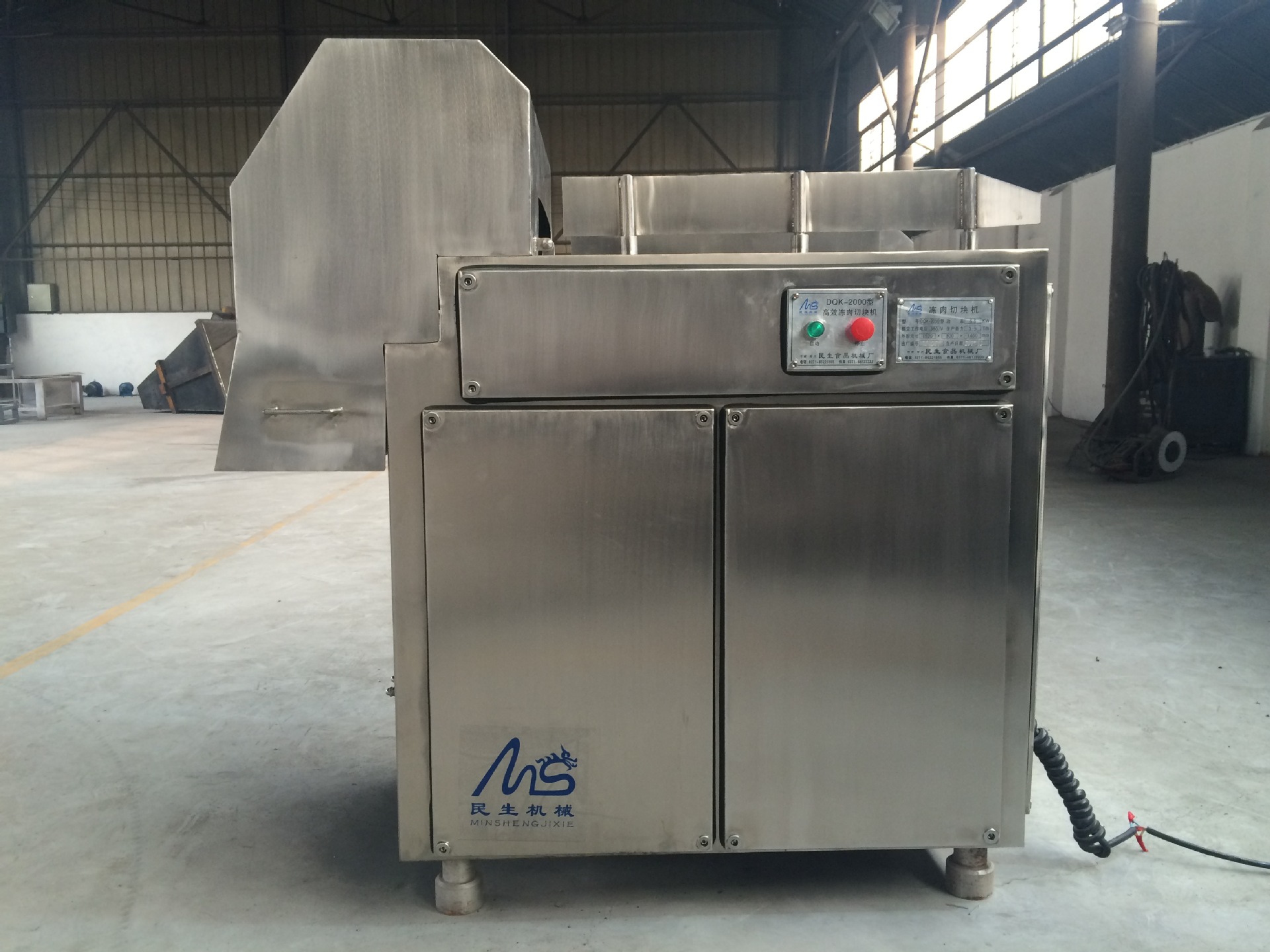 6,待切割的冻肉切割完毕后,按停止按钮停机,然后把设备清洗干净.