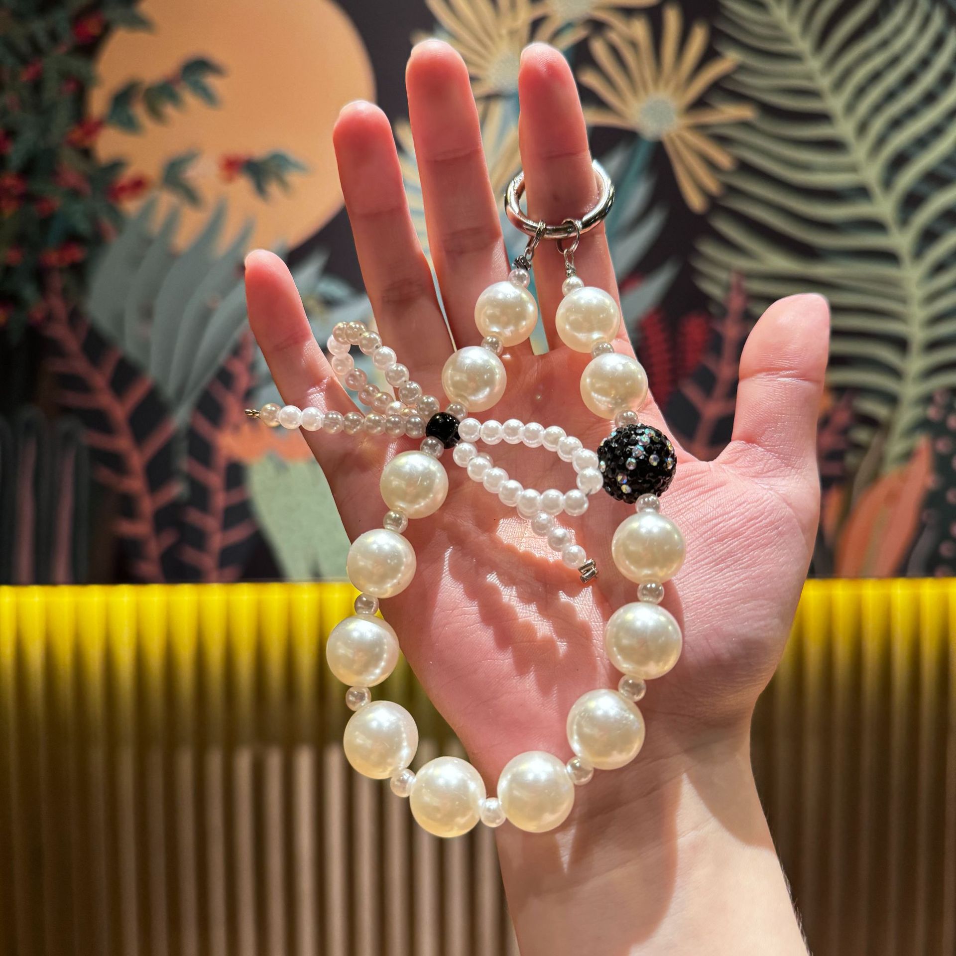 跨境ins超闪镶钻珍珠蝴蝶结钥匙扣挂饰百搭防摔链diy串珠手机链挂