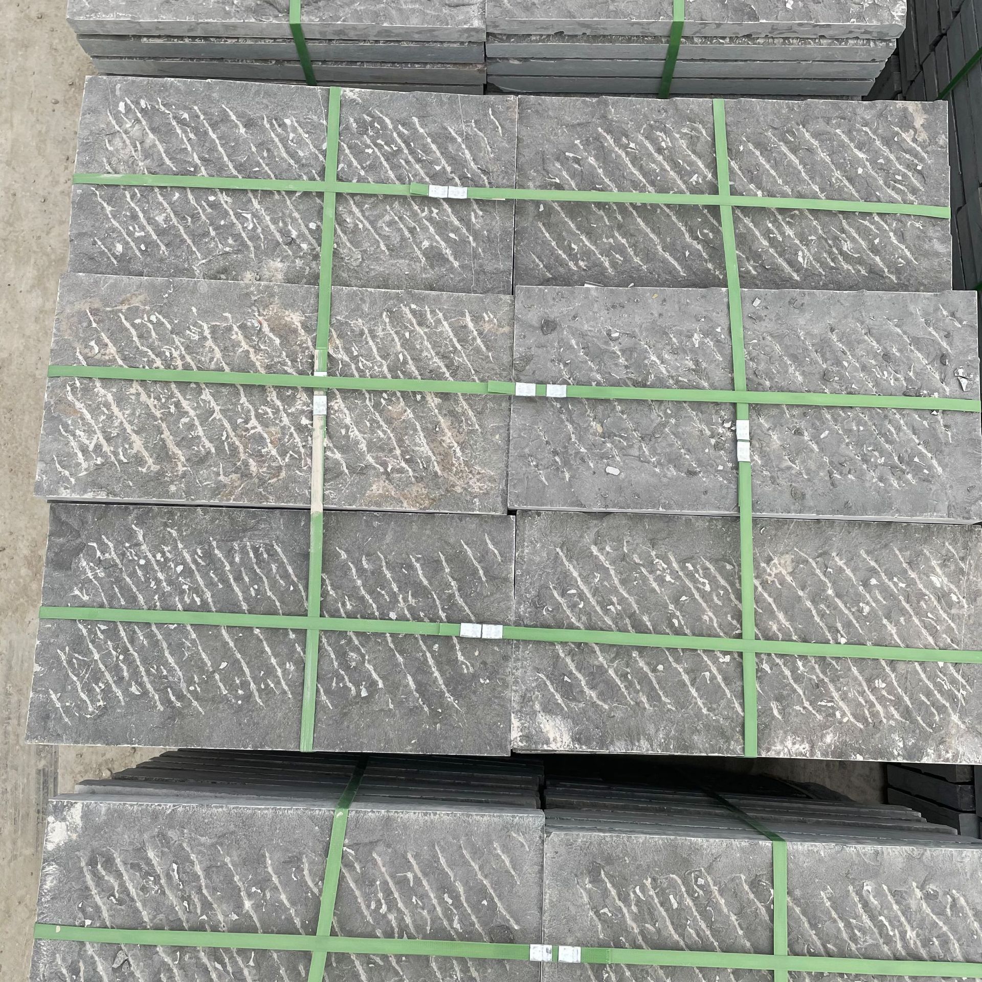 批发园林光面青石板材,仿古荔枝面铺路石材,庭院铺地青石板材