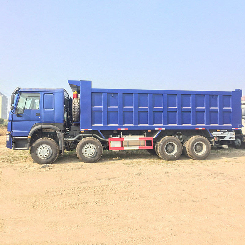 常年出售豪沃自卸车 前四后八渣土车厢货车 375马力集装箱后翻车