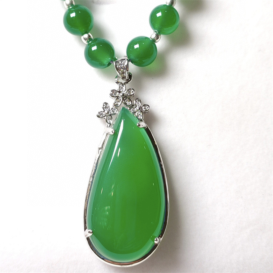 高冰种帝王绿玉髓水滴项链吊坠冰透满绿玛瑙玉髓蛋面毛衣链挂件