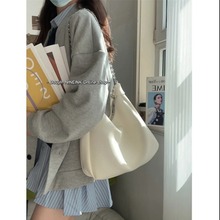 2024韩版学生托特包女大容量小众百搭单肩斜挎包高级感链条水桶包