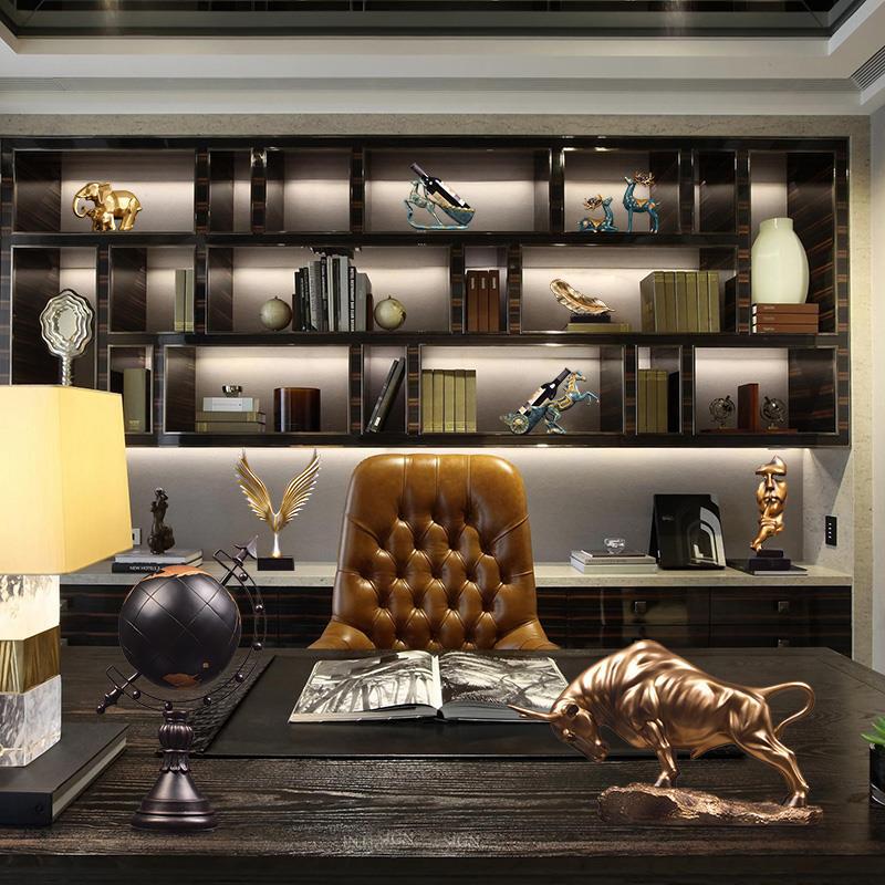 办公桌牛年摆件男士办公室柜子装饰品老板台桌面董事长书柜