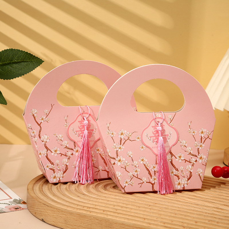 批发2024年喜糖盒简约中式婚礼订婚喜糖盒子高级挂须婚