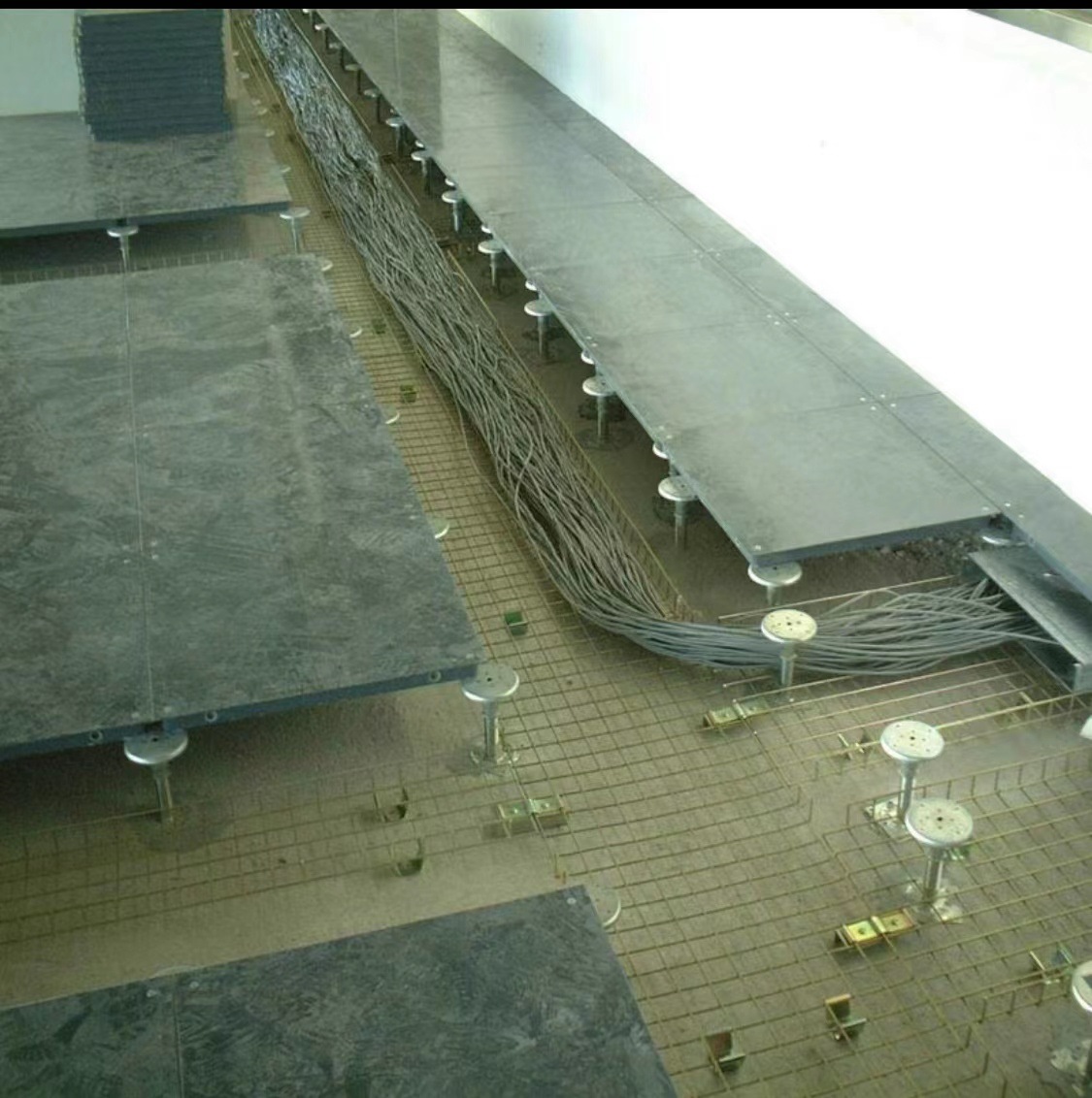 品果 全钢oa网络地板 办公室写字楼钢制oa线槽架空活动地板厂家