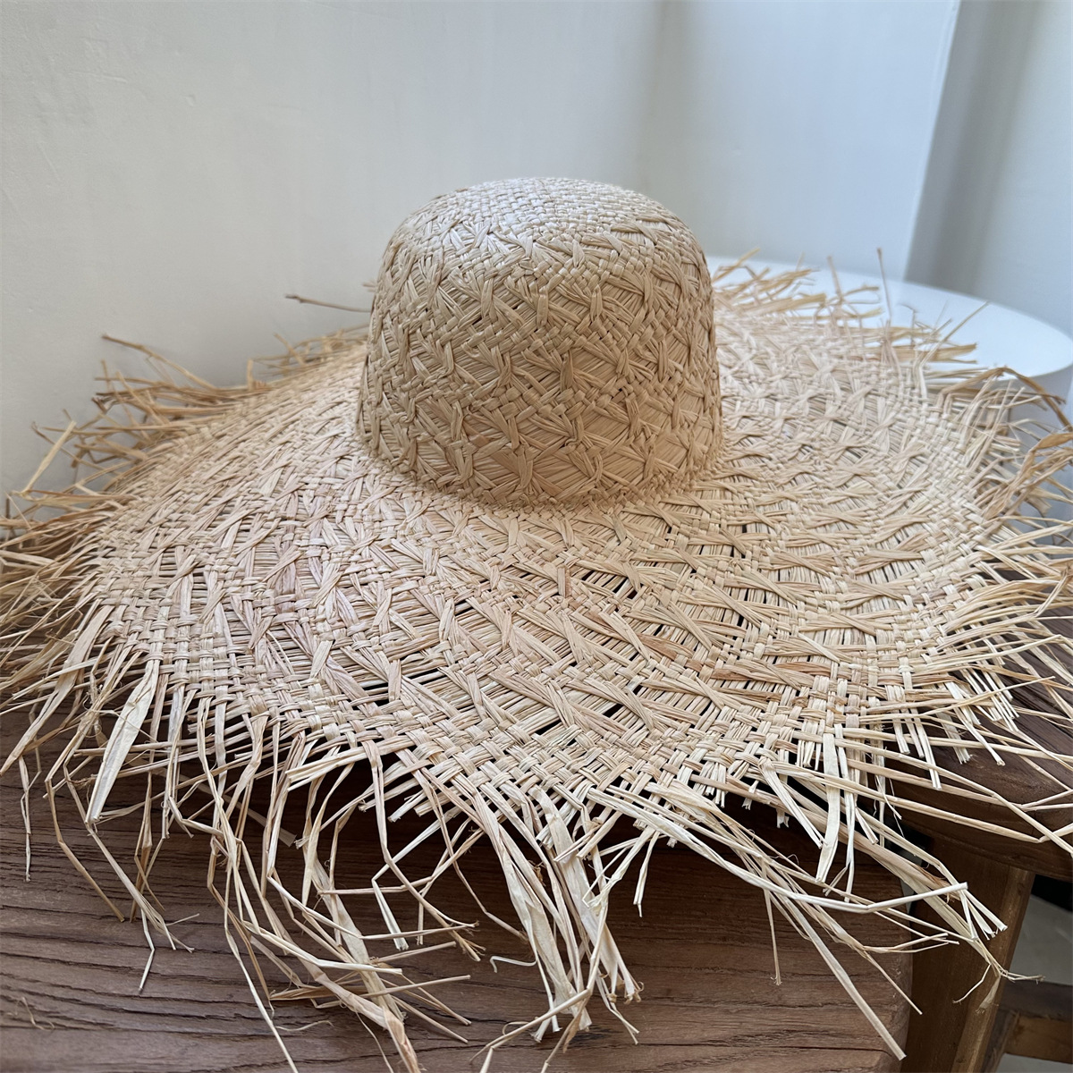 手工编织大檐毛边拉菲草帽夏沙滩出游海边度假旅游防晒大沿遮阳帽