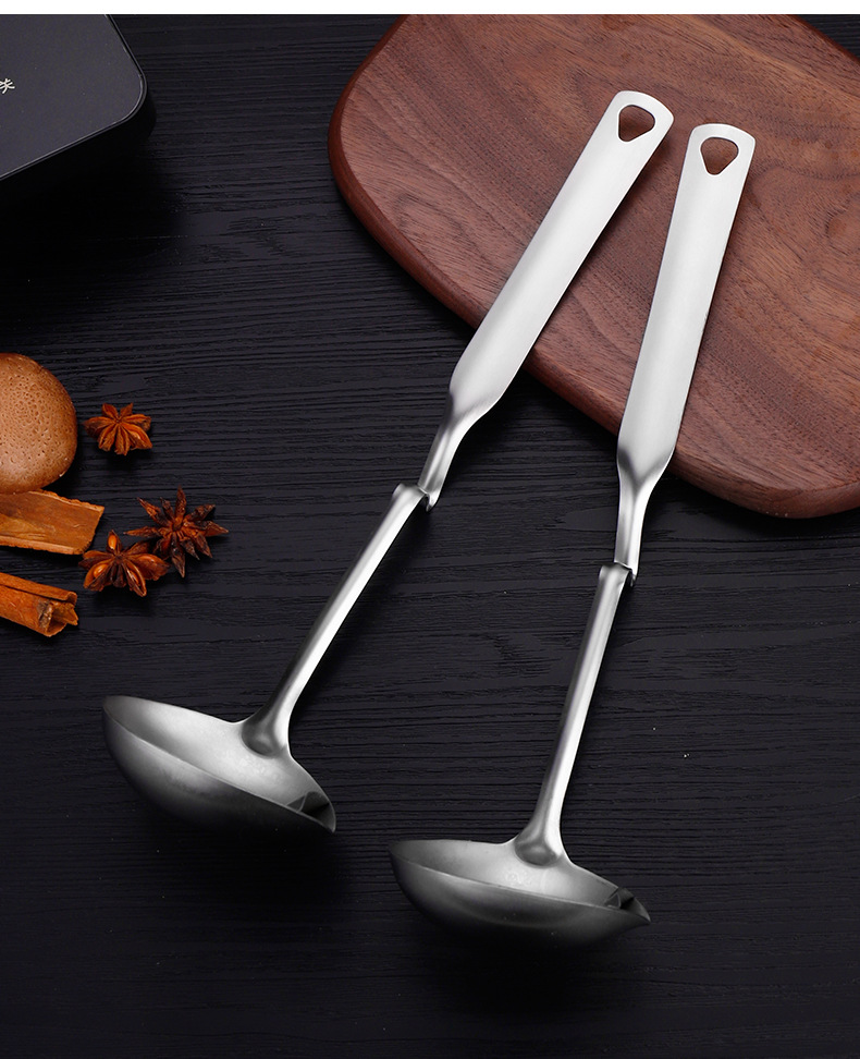 304不锈钢过滤油勺隔油勺滤油勺月子喝汤沥油汤勺火锅油汤分离器