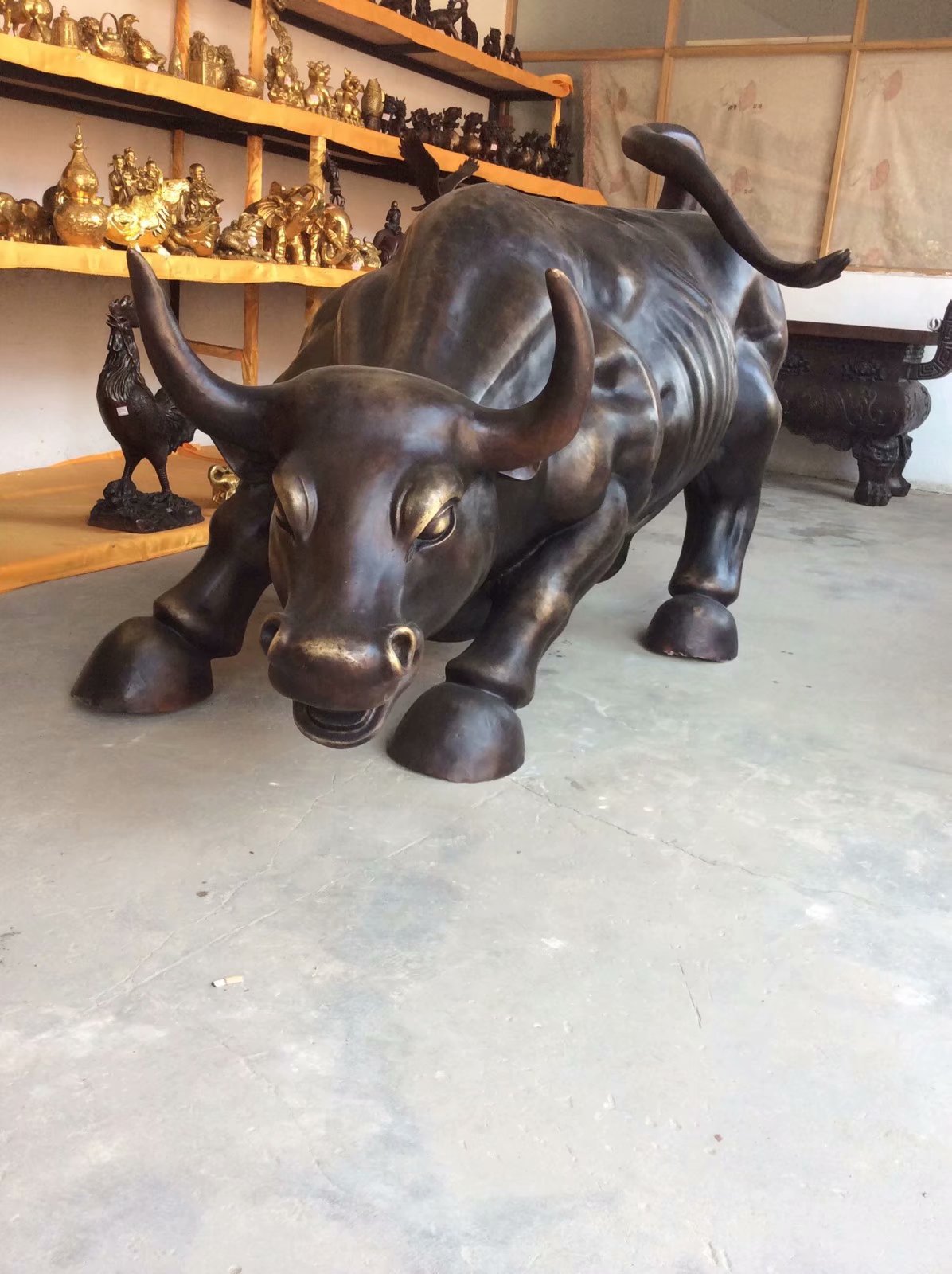 铸铜牛广场纯铜大牛黄铜牛雕塑牛气冲天城市雕塑紫铜牛摆件铸铜厂