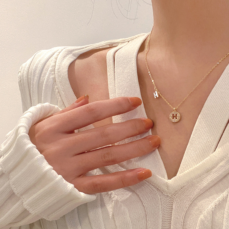 Letter Necklace for Women Light Luxury Minority New Style Collarbone Necklace Exquisite and Versatile Simple Necklace