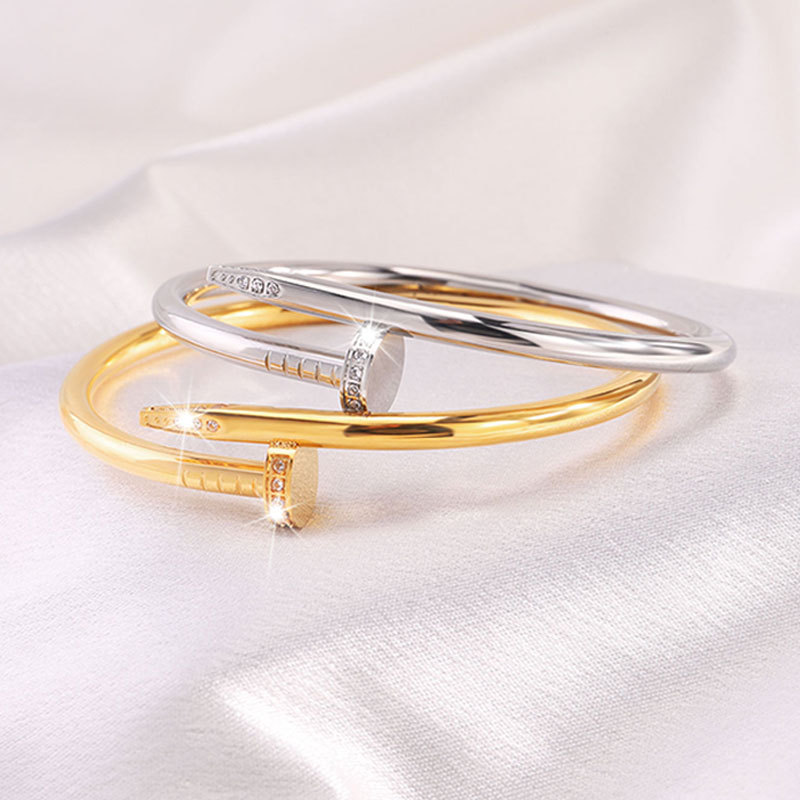 钛钢手镯 时尚设计镶钻钉子手镯女生高级感 不掉色精致卡家手镯