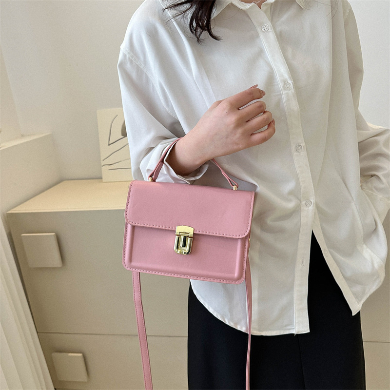 Wholesale Light Luxury Exquisite Bag for Women Bags2023 Summer Popular Texture Shoulder Messenger Bag Casual Portable Small Square Bag