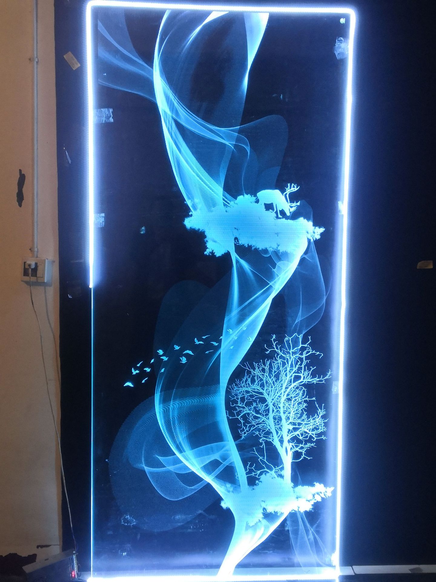 厂家批发家装工装隔断玻璃屏风3d雕刻发光板激光内雕深加工玻璃