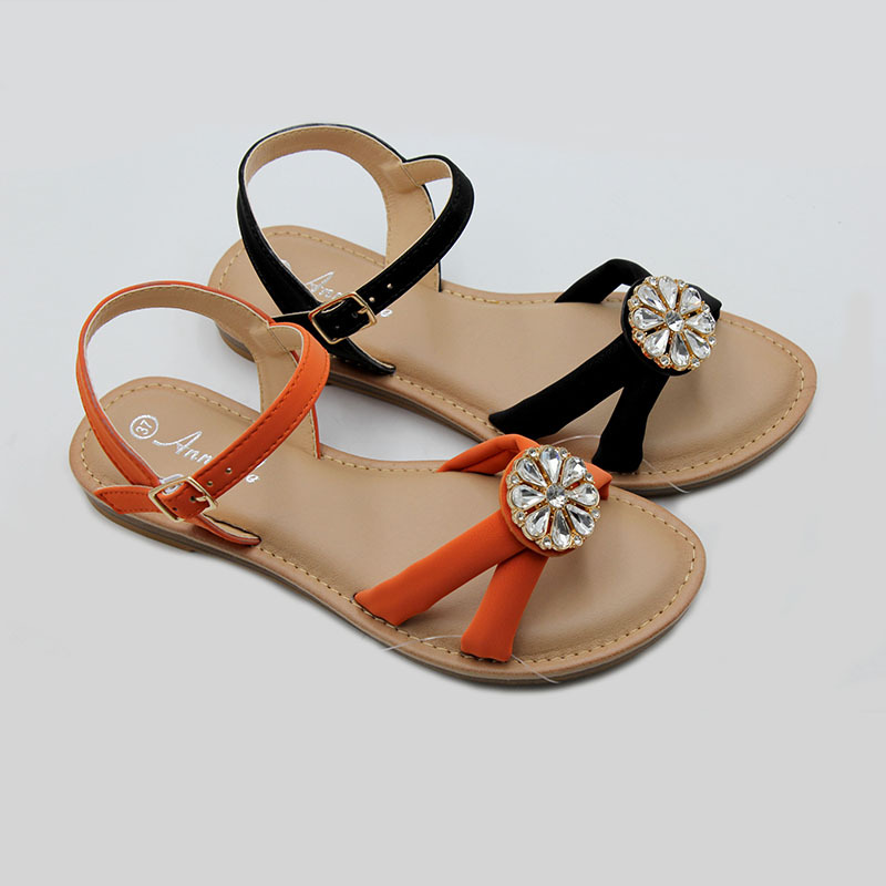 马来西亚外贸大码凉鞋女2024春夏新款水晶钻跨境平底外穿沙滩凉鞋