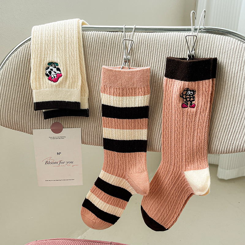 22冬季新品袜子粉色系卡通刺绣双针羊绒女中筒袜超柔保暖女袜加厚