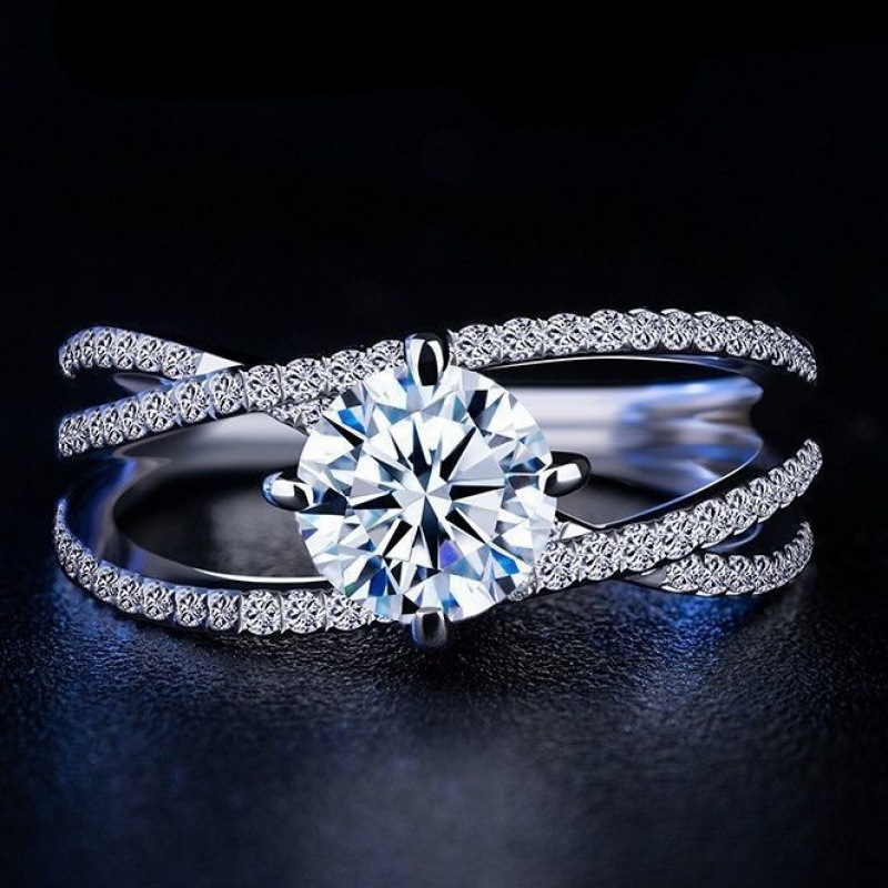 周大生莫桑石钻戒女批发莫桑钻戒指一克拉厚壁实心镶嵌婚戒对戒