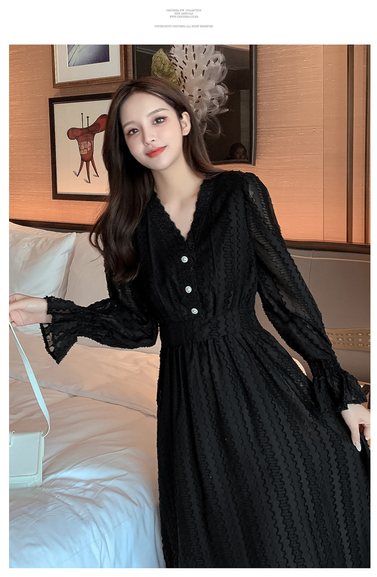 大码女装实拍2021春装新款韩版胖mm洋气显瘦v领时尚减龄连衣裙