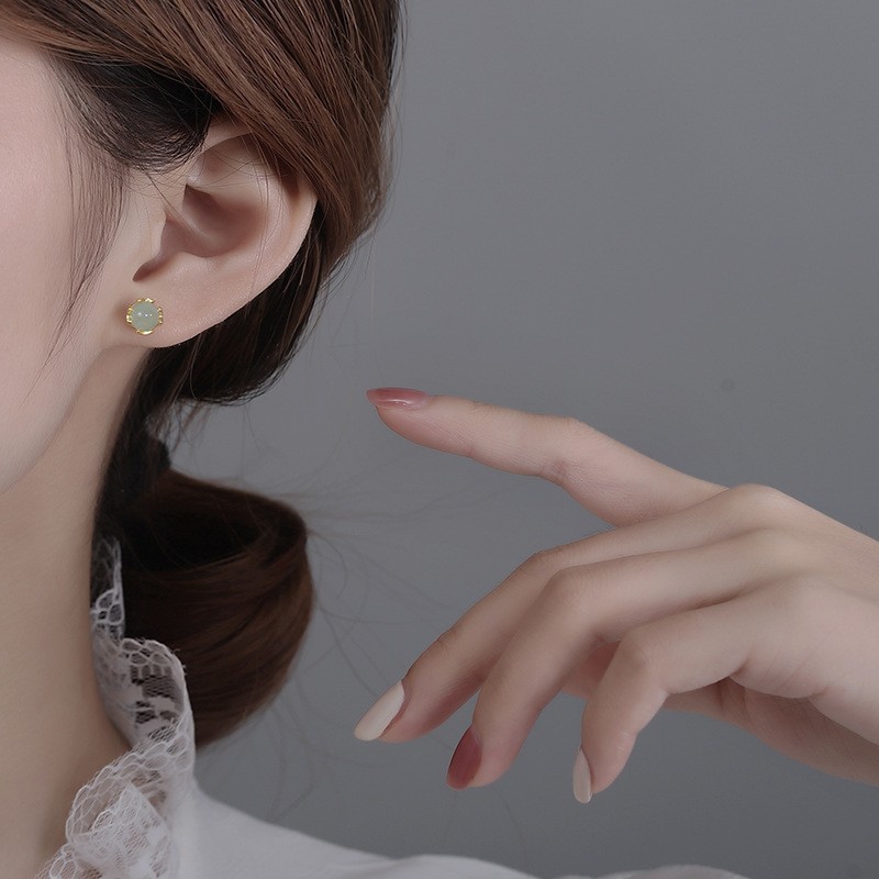 S925 Sterling Silver Needle Imitation Hetian Jade Ear Studs Female Niche Design Yang Green Petite Earrings 2022 New Fashion