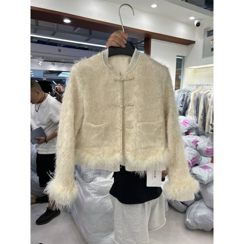 白鸭绒内胆鸵鸟毛拼接次小香风外套美拉德小众保暖羽绒服女冬