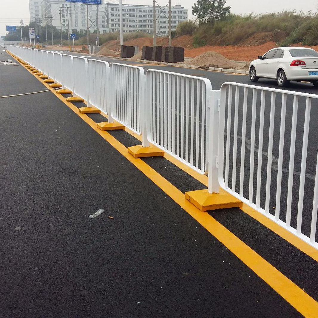 新式隔离栏q235道路中央隔离人车分离高温喷漆年发广州防护栏