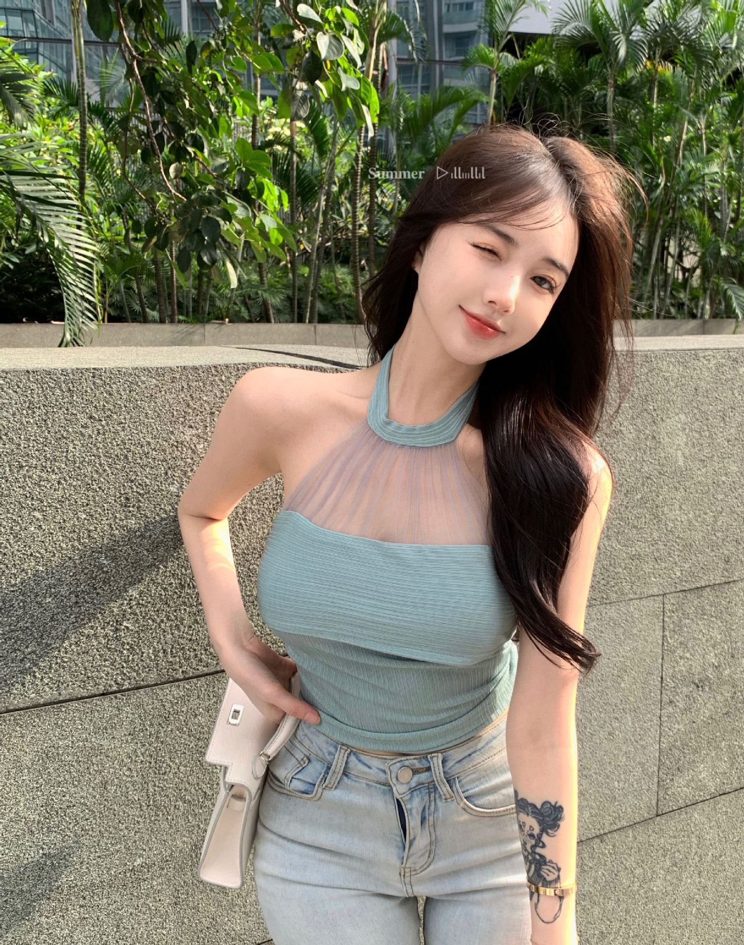 实拍外穿网纱拼接无袖小吊带背心女夏季纯欲挂脖露肩修身收腰短款