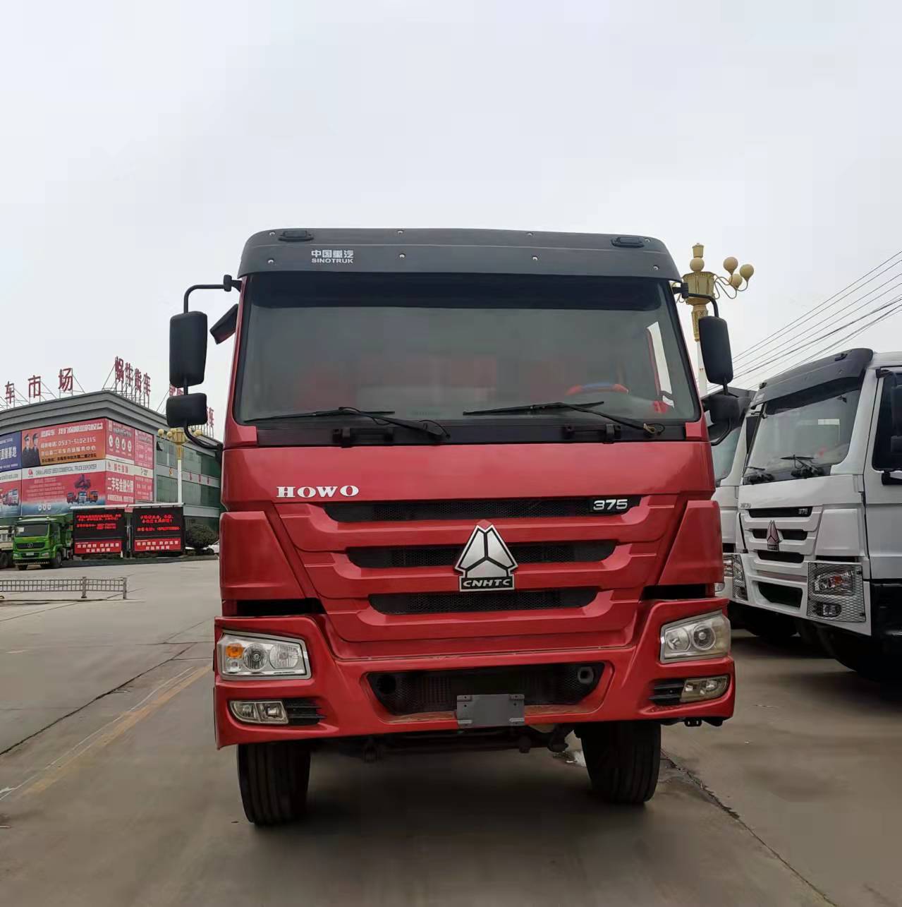 工厂出口自卸车8x4豪沃howo翻斗车380马力12轮自卸车