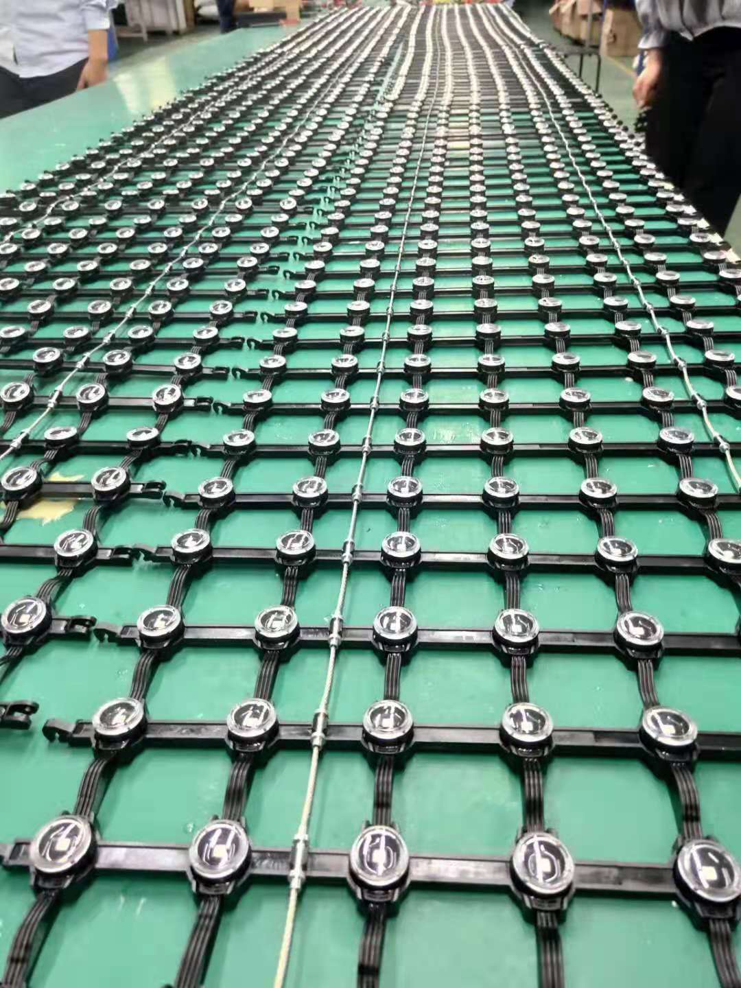 led透明网格屏高清外墙像素屏led网格彩屏商场外墙屏厂家批发