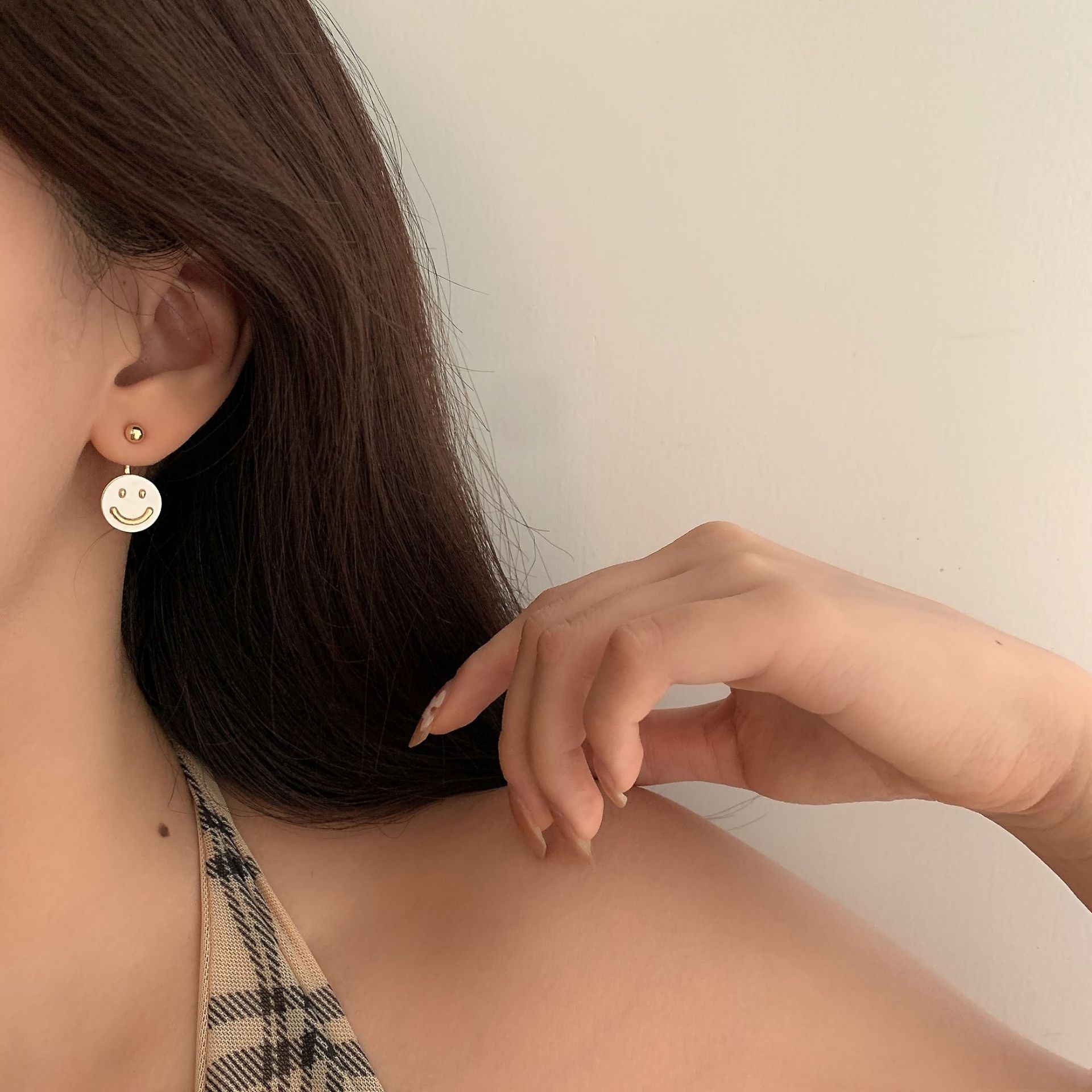新款日韩风可爱白色笑脸耳钉女小众设计高级感简约大气百搭耳环